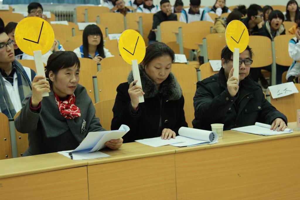 基础部三位老师担任评委