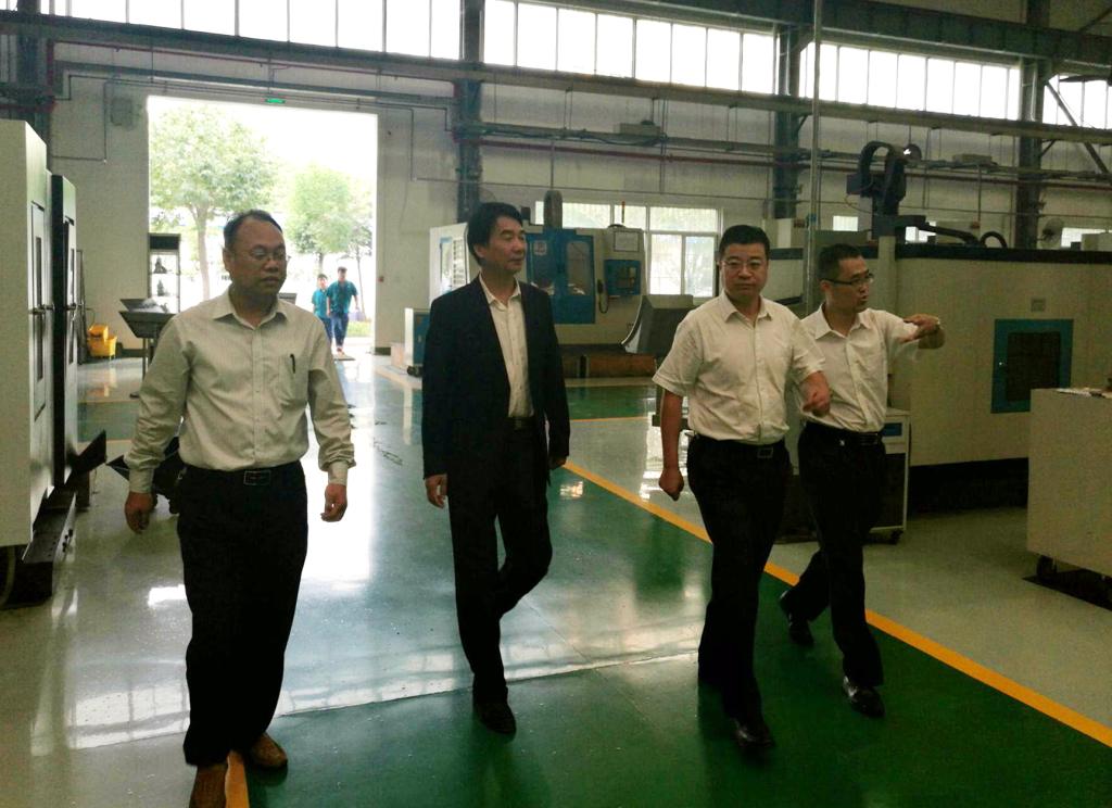 高晶华副厅长考察机加工技术训练中心