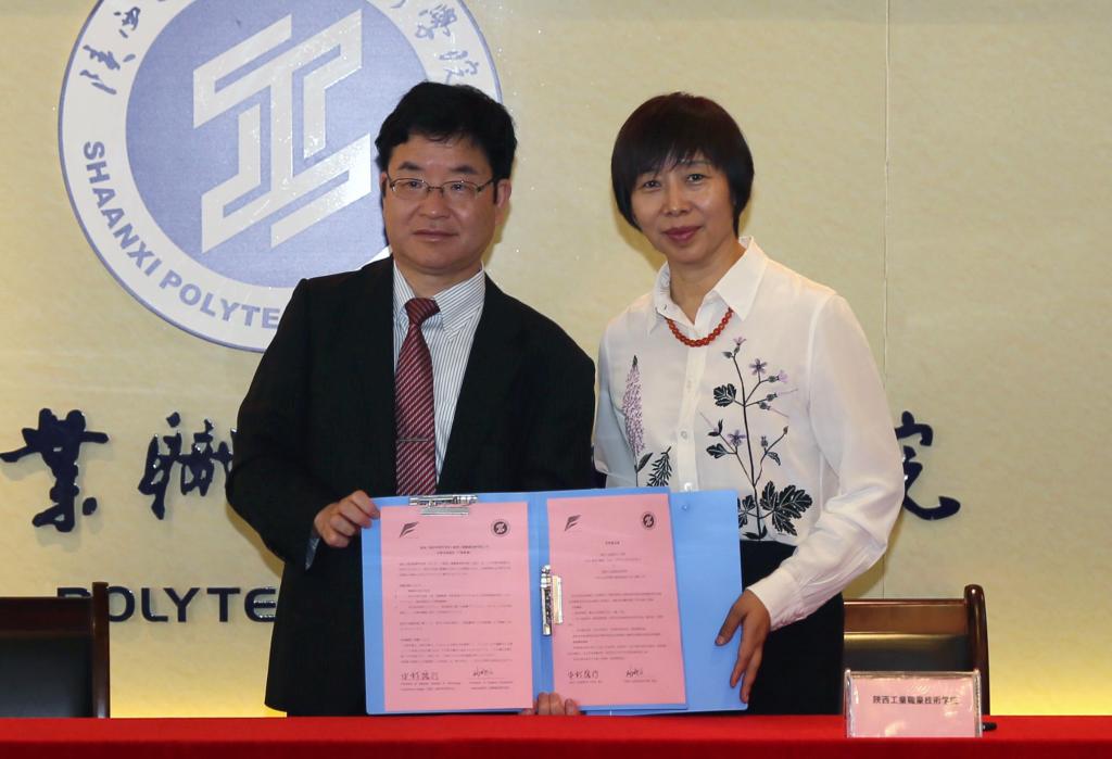 院长张晓云会见了来宾,并与中村隆行校长签署了合作协议