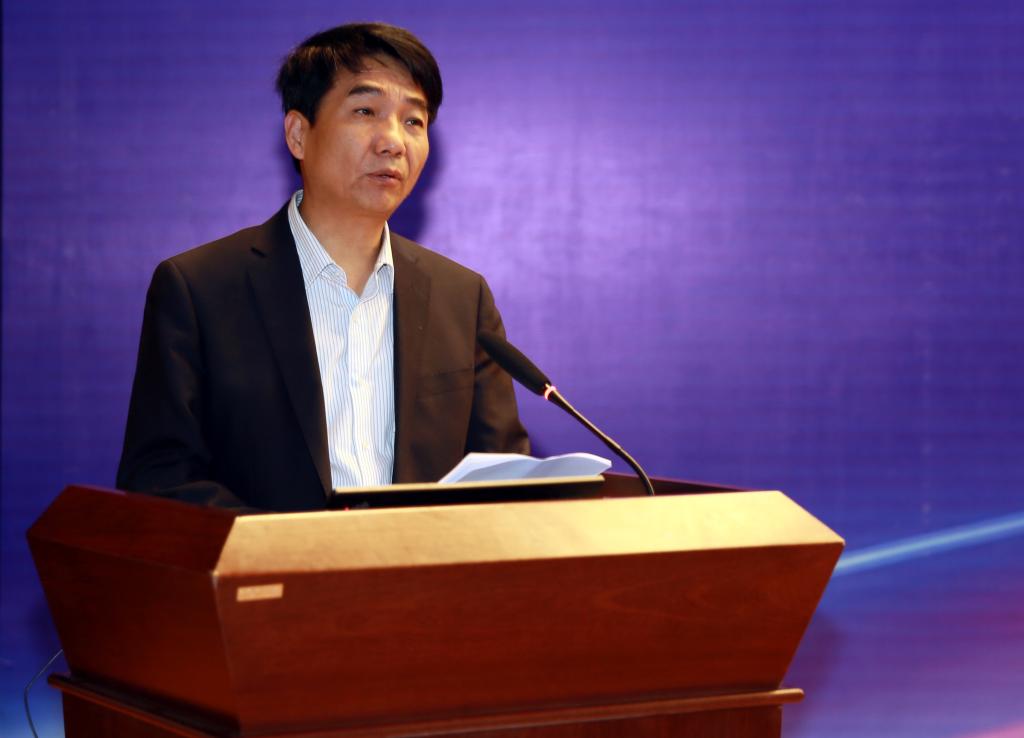 党委书记崔岩致辞