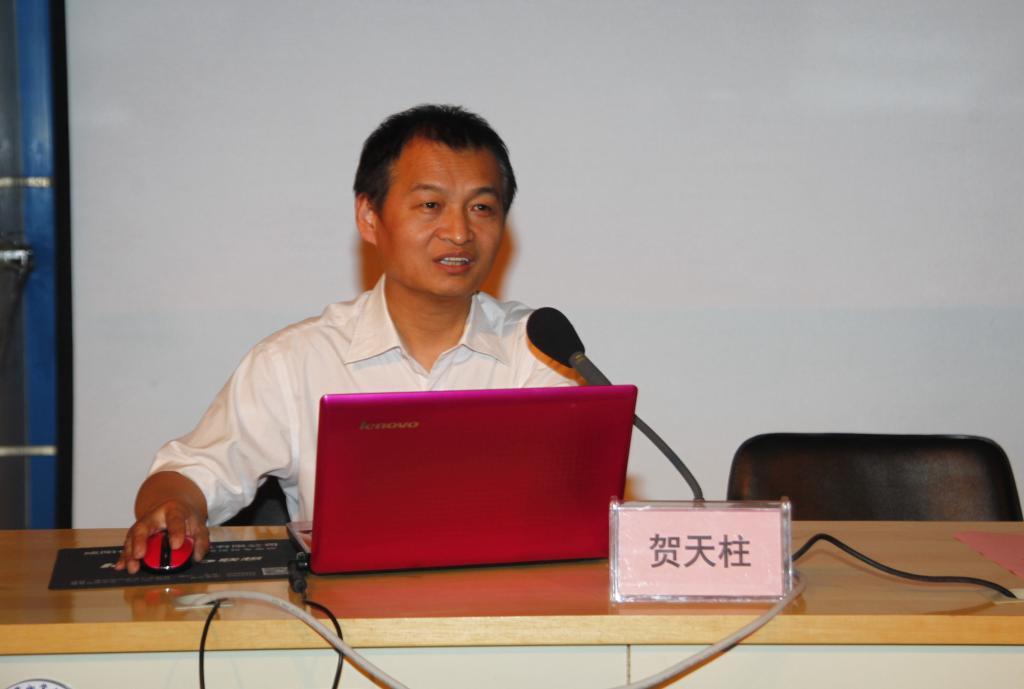 党校副校长贺天柱讲党课